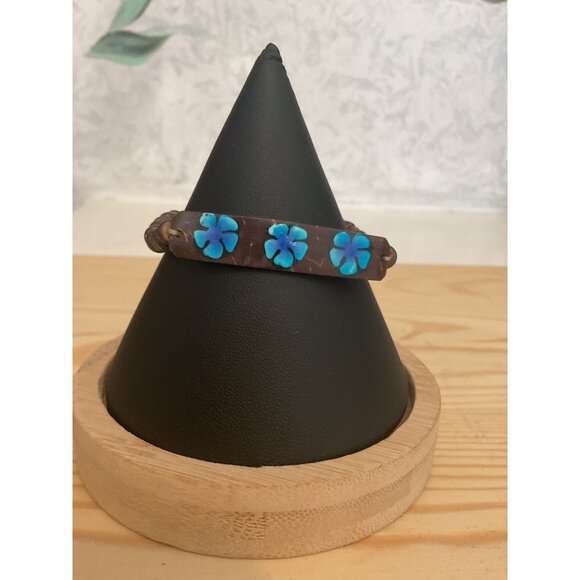 Minimalist Natural Wood Bangle Stretch Beaded Bracelet With Blue Floral Accents - Picture 1 of 3